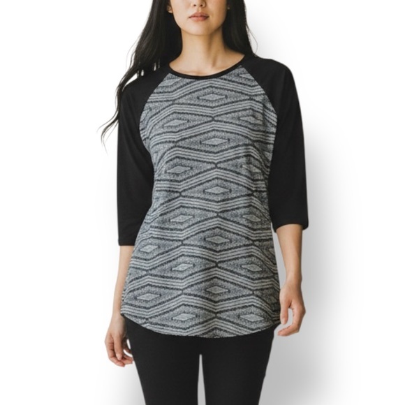 LuLaRoe Tops - 4/$20 LuLaRoe Unisex Randy Baseball Raglan Sleeve Geometric Print Top Tee Size M